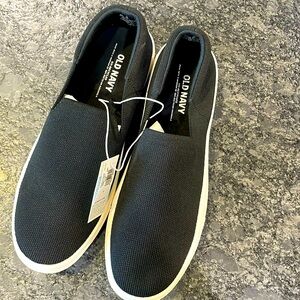 Stretchy slip on sneaker